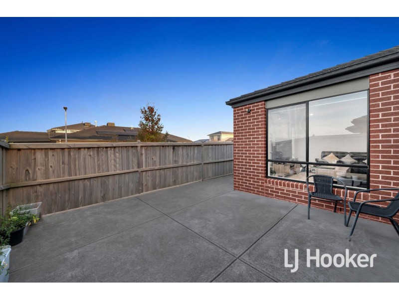 45 Hollywell Road, Clyde North VIC 3978