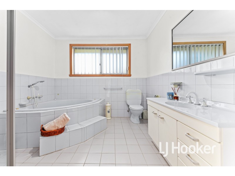 199 Waradgery Drive, Rowville VIC 3178