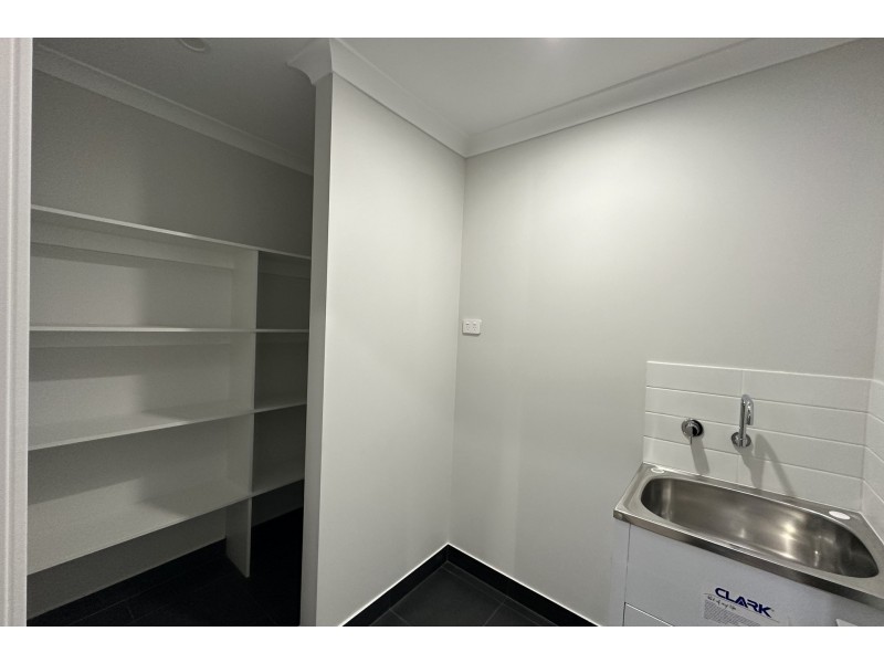 28 Woolly Parade, Clyde North VIC 3978