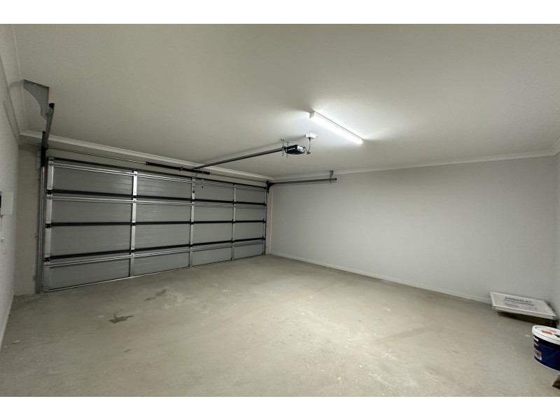 28 Woolly Parade, Clyde North VIC 3978