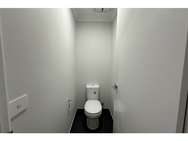 28 Woolly Parade, Clyde North VIC 3978