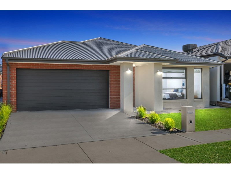 22 Verbena Boulevard, Clyde VIC 3978
