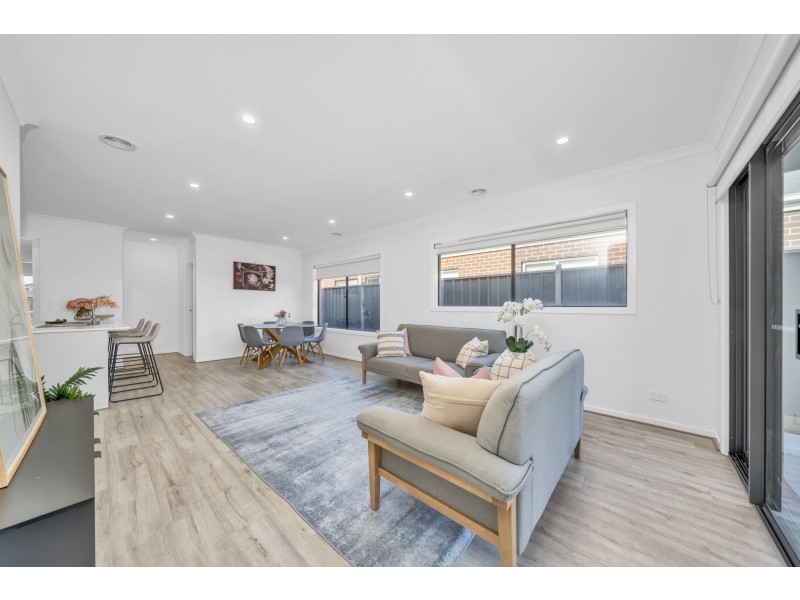 22 Verbena Boulevard, Clyde VIC 3978