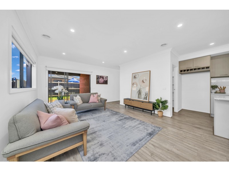 22 Verbena Boulevard, Clyde VIC 3978