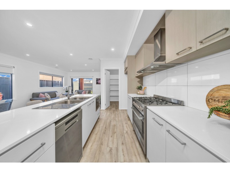 22 Verbena Boulevard, Clyde VIC 3978