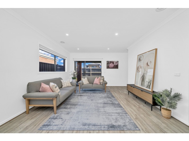 22 Verbena Boulevard, Clyde VIC 3978