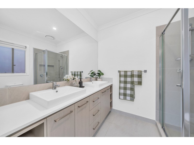 22 Verbena Boulevard, Clyde VIC 3978