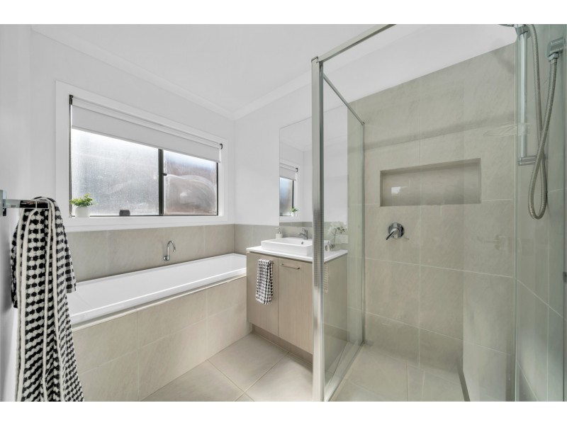 22 Verbena Boulevard, Clyde VIC 3978