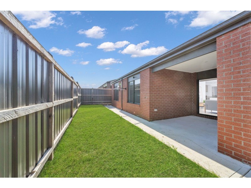 22 Verbena Boulevard, Clyde VIC 3978