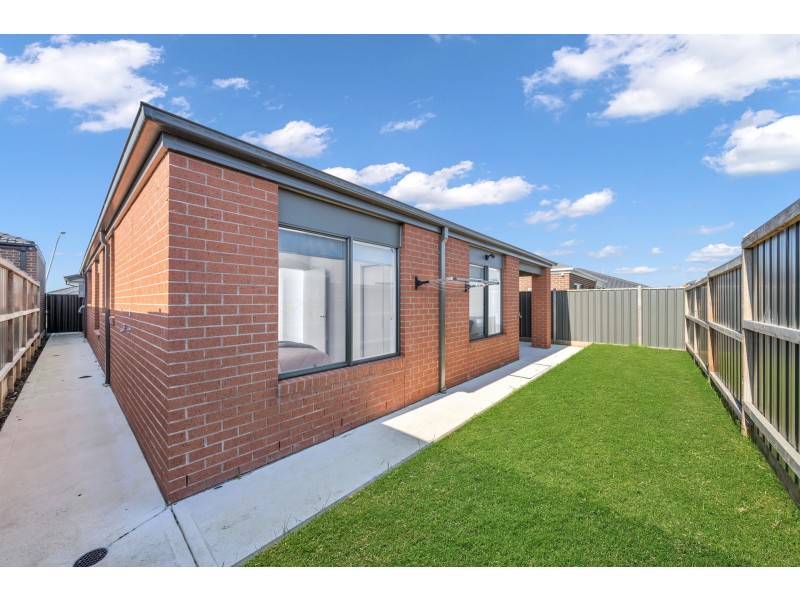 22 Verbena Boulevard, Clyde VIC 3978