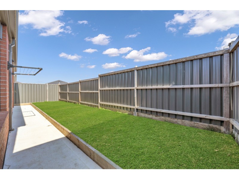 22 Verbena Boulevard, Clyde VIC 3978