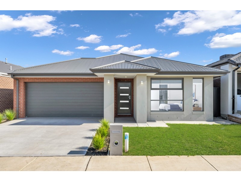 22 Verbena Boulevard, Clyde VIC 3978