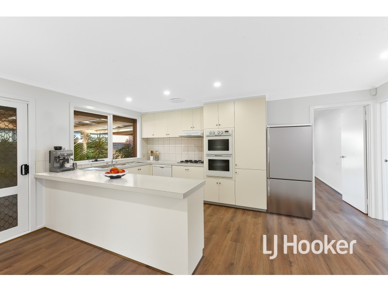 11 Beckington Crescent, Hampton Park VIC 3976
