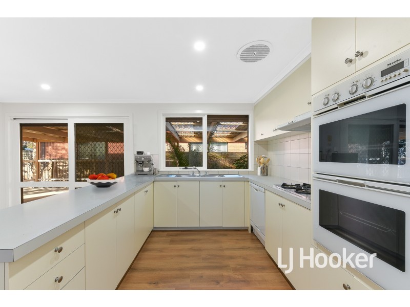 11 Beckington Crescent, Hampton Park VIC 3976