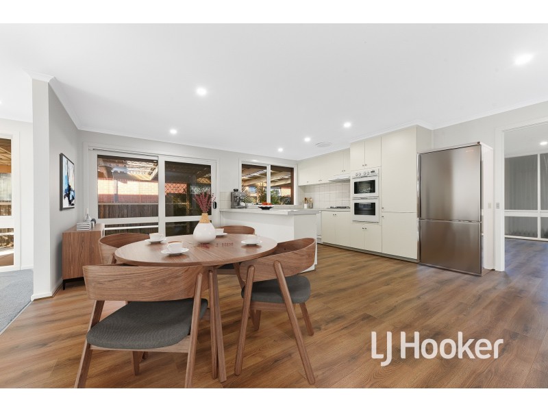 11 Beckington Crescent, Hampton Park VIC 3976