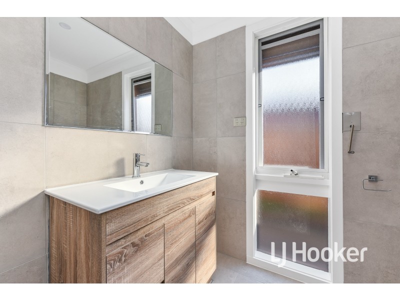 11 Beckington Crescent, Hampton Park VIC 3976