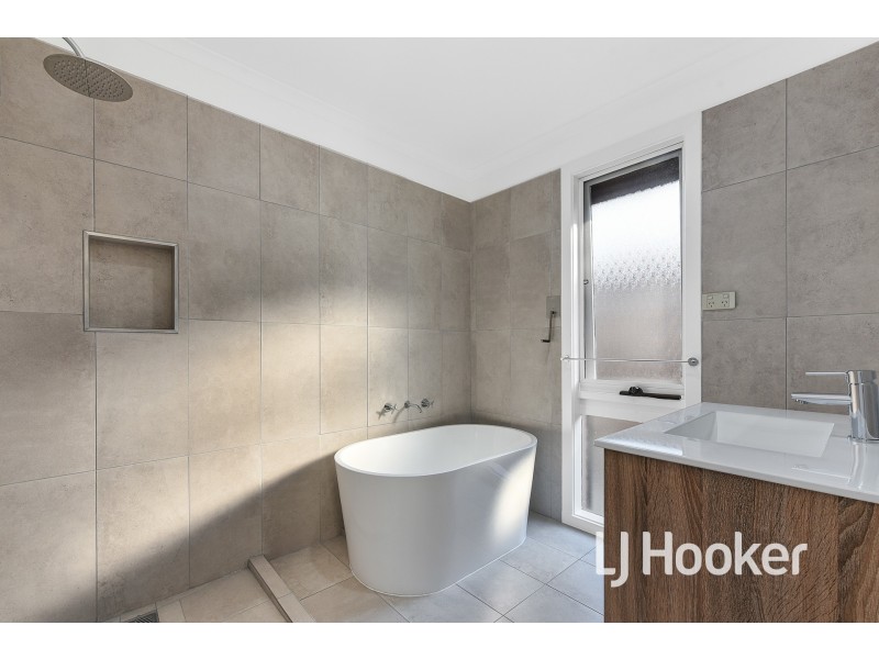 11 Beckington Crescent, Hampton Park VIC 3976