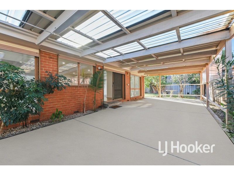 11 Beckington Crescent, Hampton Park VIC 3976