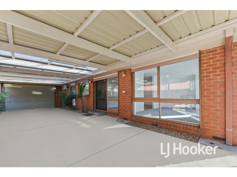 11 Beckington Crescent, Hampton Park VIC 3976