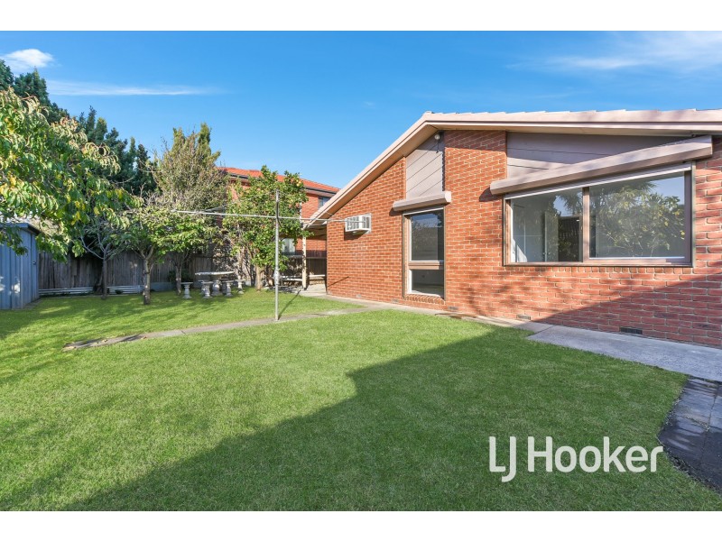 11 Beckington Crescent, Hampton Park VIC 3976