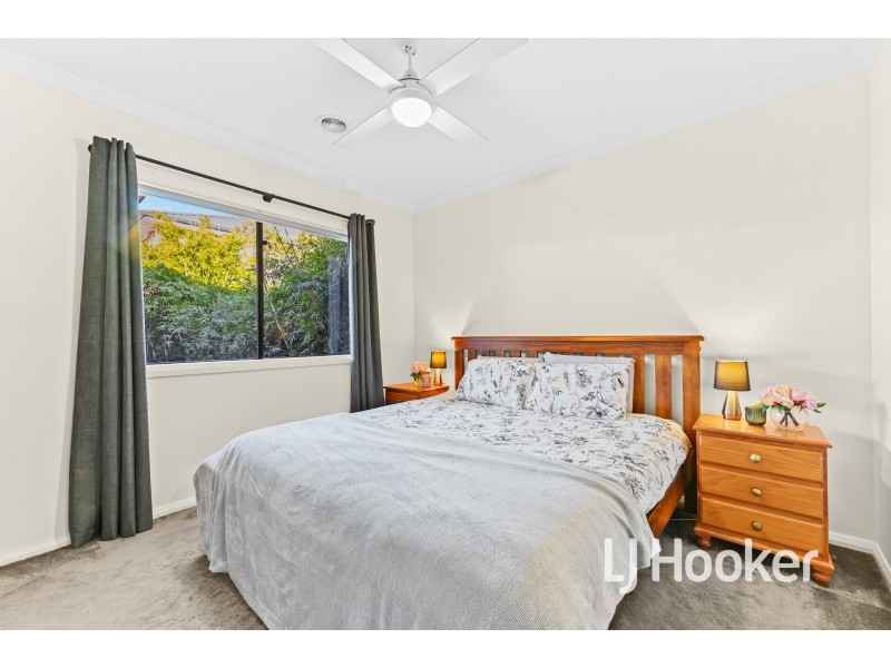 5 Orleana Way, Clyde North VIC 3978