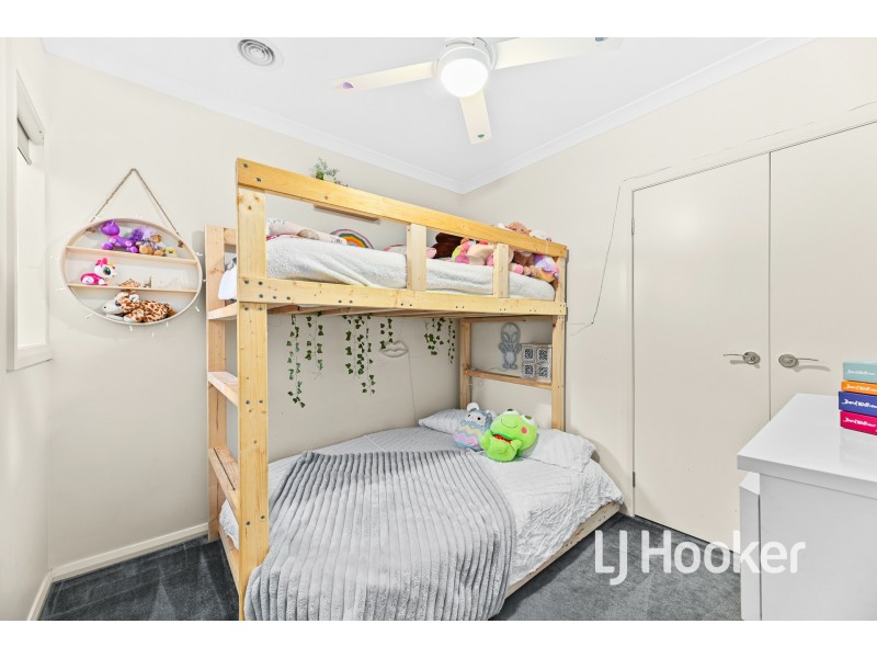 5 Orleana Way, Clyde North VIC 3978