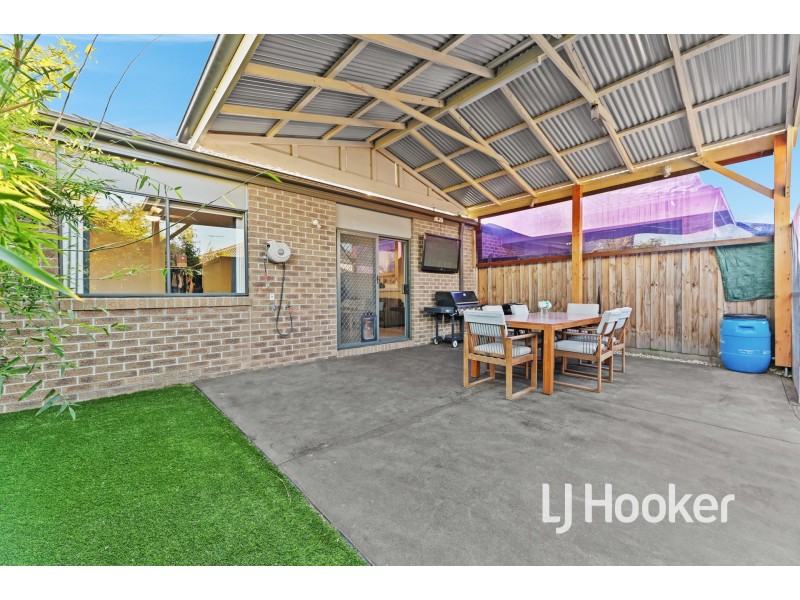 5 Orleana Way, Clyde North VIC 3978