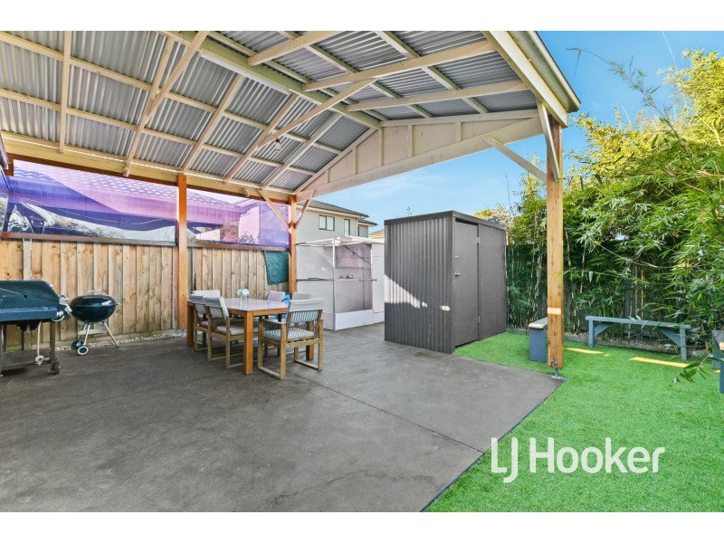 5 Orleana Way, Clyde North VIC 3978