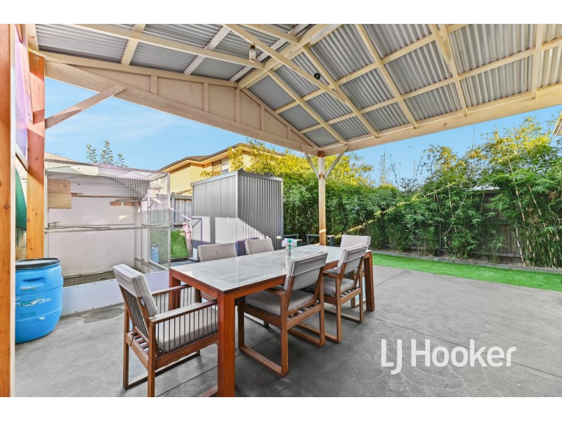 5 Orleana Way, Clyde North VIC 3978