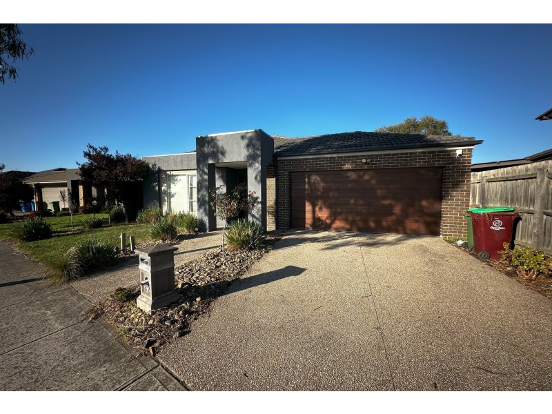 32 Heather Grove, Cranbourne East VIC 3977