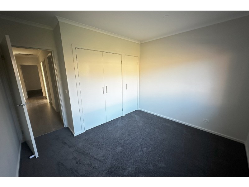 32 Heather Grove, Cranbourne East VIC 3977