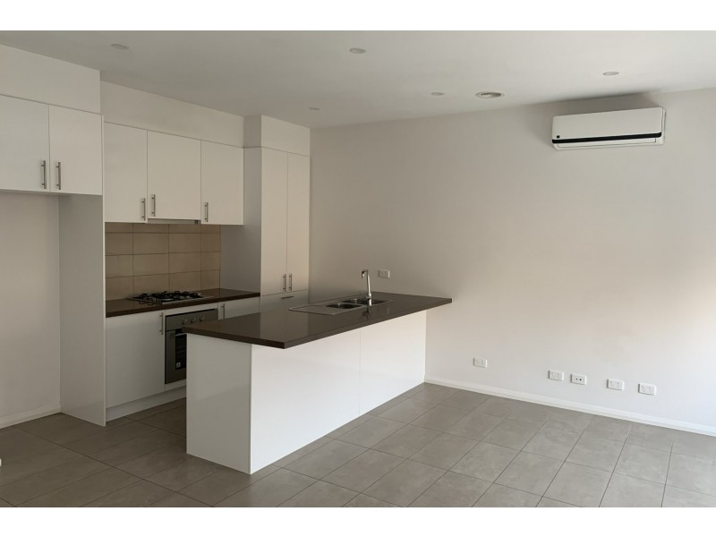 9/14-15 Hazelmere Avenue, Cranbourne VIC 3977