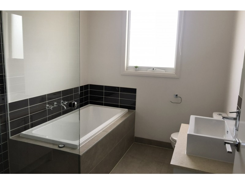 9/14-15 Hazelmere Avenue, Cranbourne VIC 3977