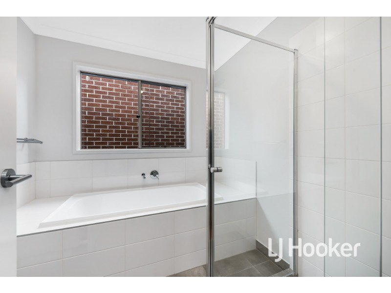 27 Limonium Crescent, Lyndhurst VIC 3975