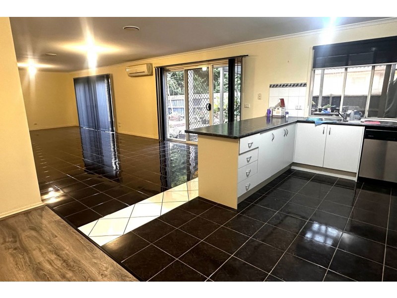 14 Eldershaw Drive, Lynbrook VIC 3975