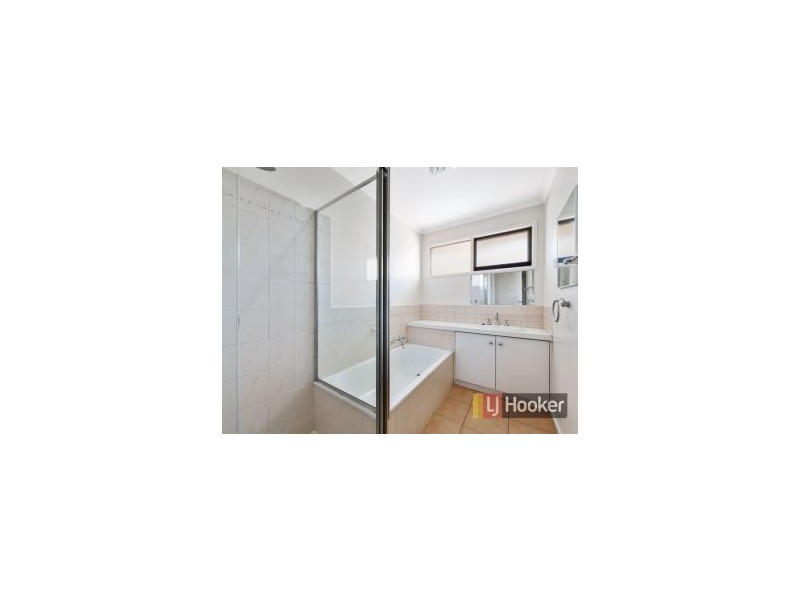 27 Simon Court, Hampton Park VIC 3976