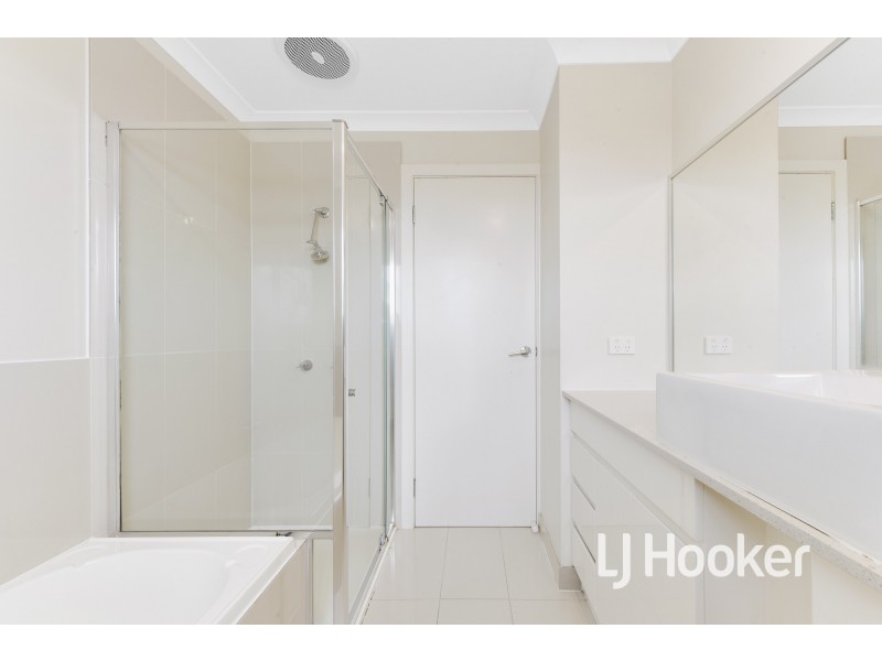 2 Aylesbury Court, Hampton Park VIC 3976