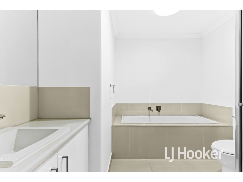 9/280 Pound Road, Hampton Park VIC 3976