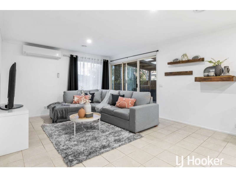 8 Raphael Street, Hallam VIC 3803