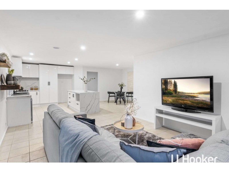 8 Raphael Street, Hallam VIC 3803