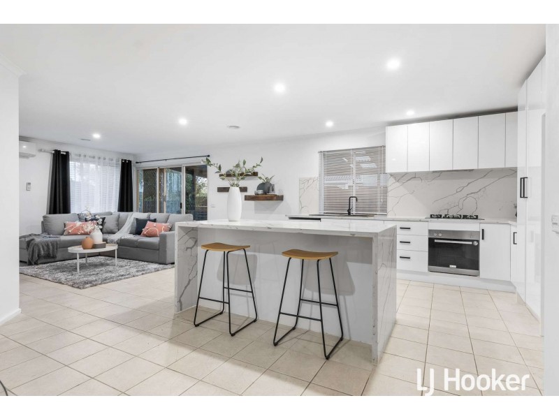 8 Raphael Street, Hallam VIC 3803