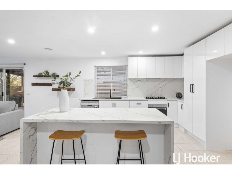 8 Raphael Street, Hallam VIC 3803