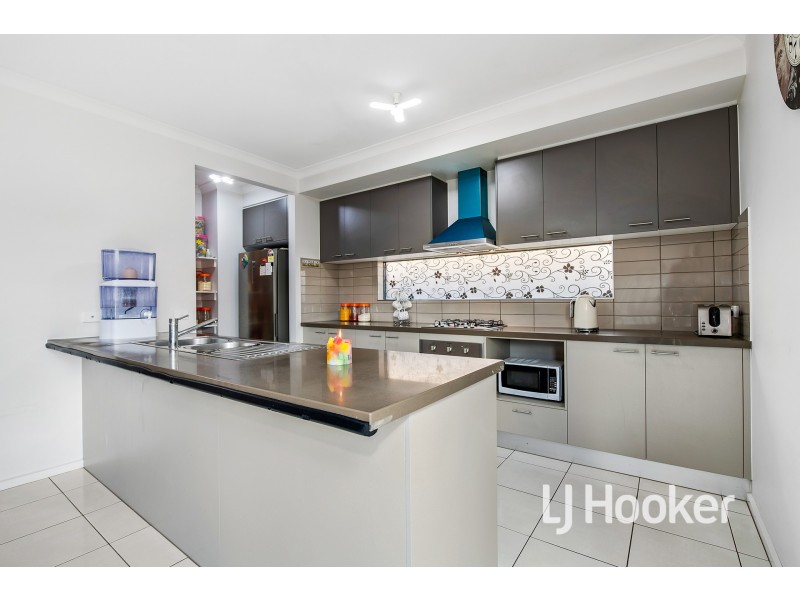 18 Portrait Place, Clyde North VIC 3978