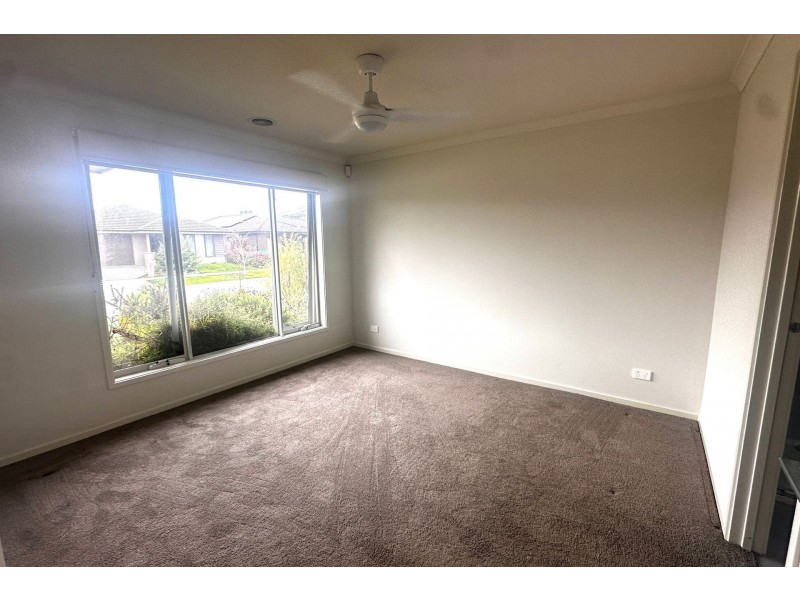16 Dorkings Way, Clyde North VIC 3978