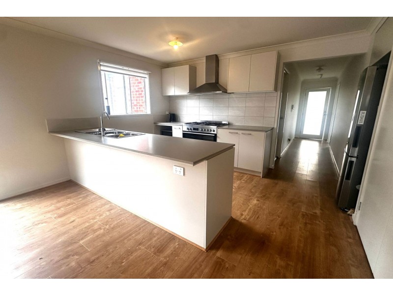 16 Dorkings Way, Clyde North VIC 3978