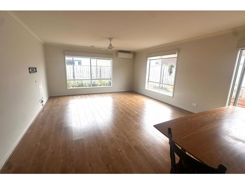 16 Dorkings Way, Clyde North VIC 3978