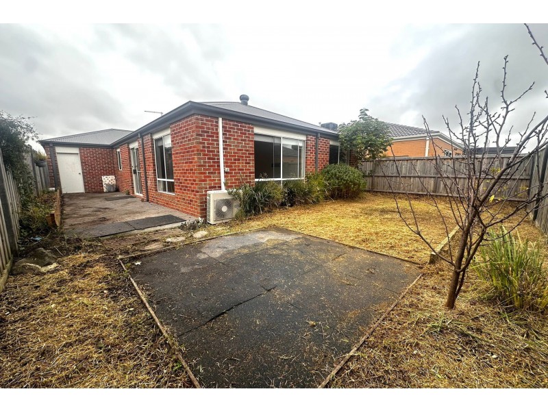 16 Dorkings Way, Clyde North VIC 3978