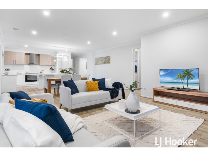 2 Falconer Court, Clyde North VIC 3978