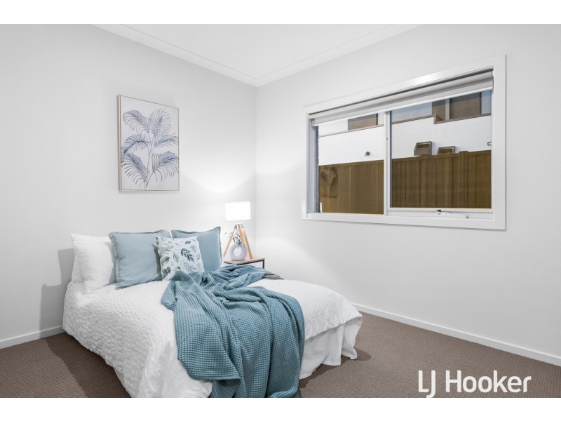 2 Falconer Court, Clyde North VIC 3978