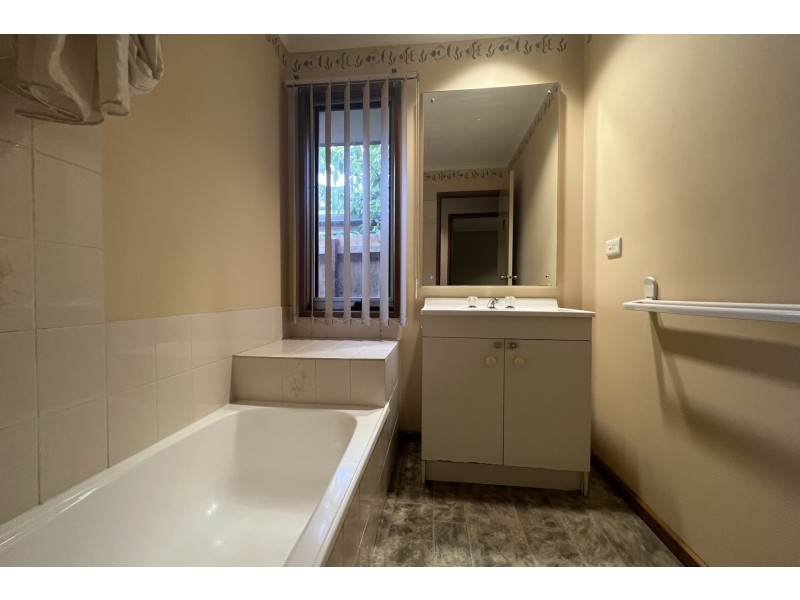 20 Isaac Edey Place, Hampton Park VIC 3976